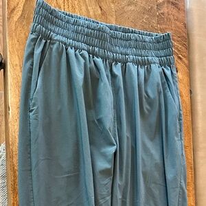 XS Vuori Villa Cargo Pants, Color: Oregano, EUC